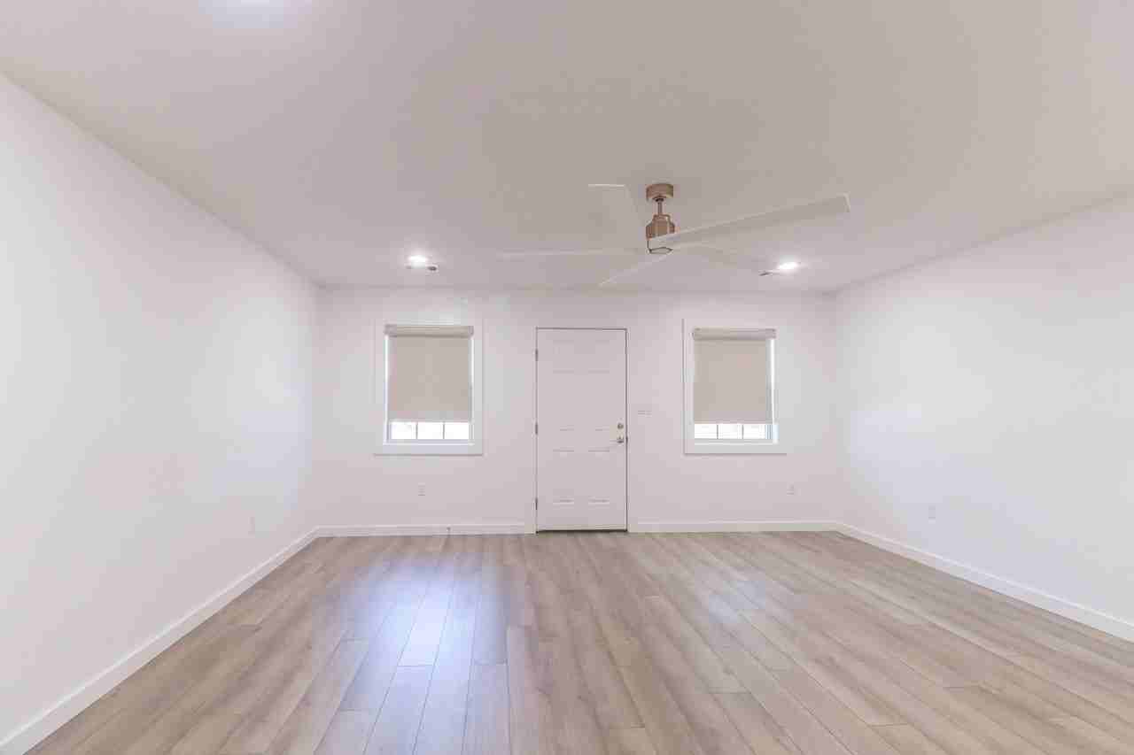 805 E Oak Ave #4 - Photo 7 of 17