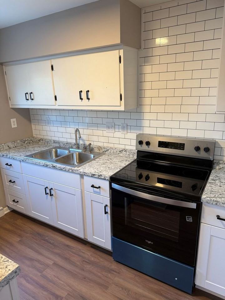 2410B Boulevard - Photo 2 of 6