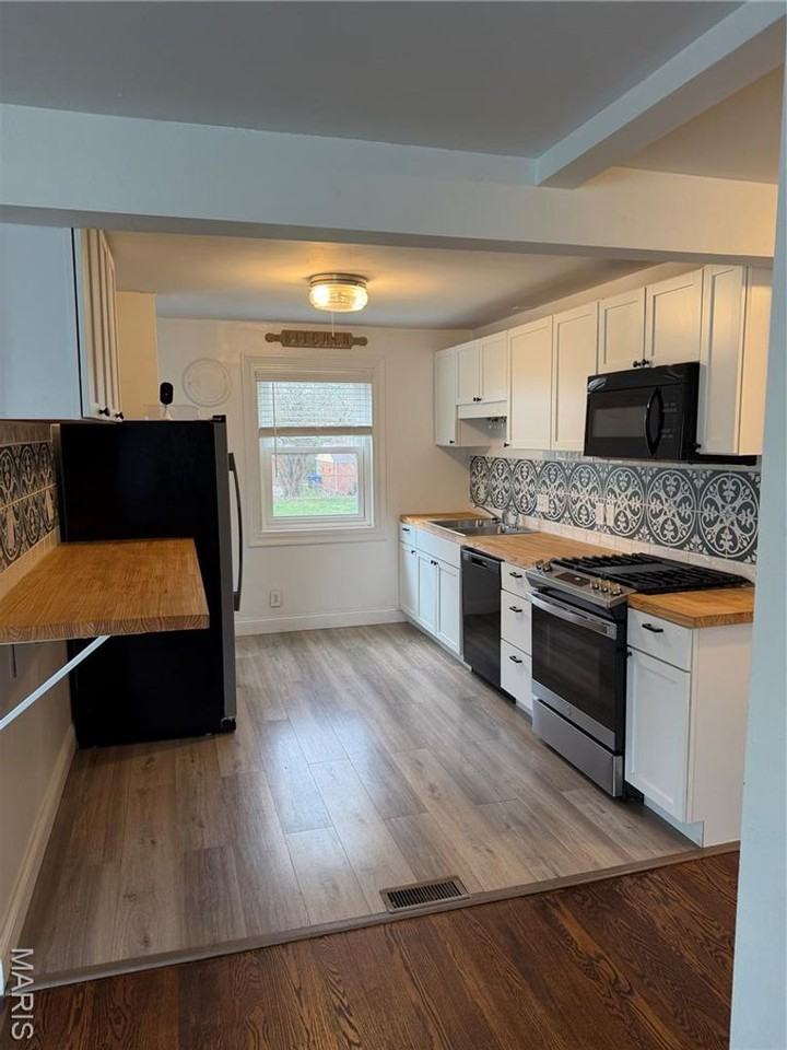 1119 N Mcknight Rd - Photo 3 of 25