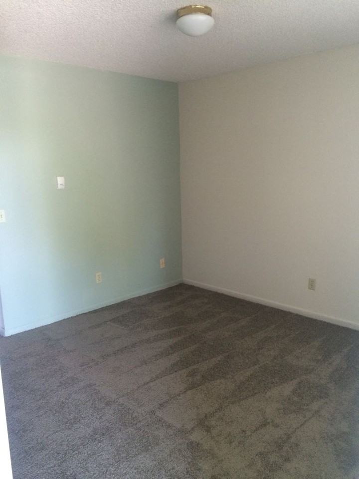 Woodward Apartments - Photo 6 of 12