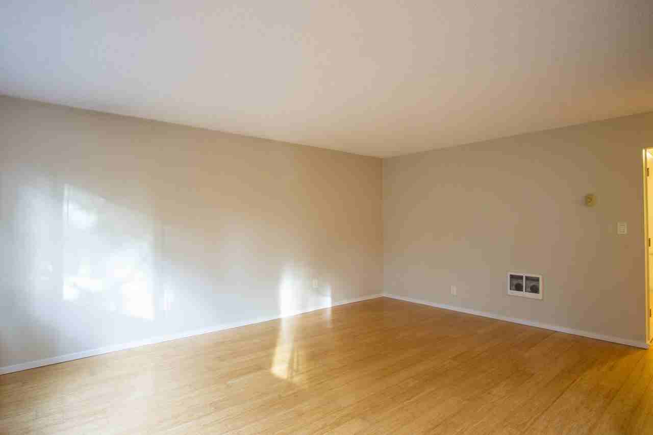 3725 Se Rhine St #B4 - Photo 3 of 11