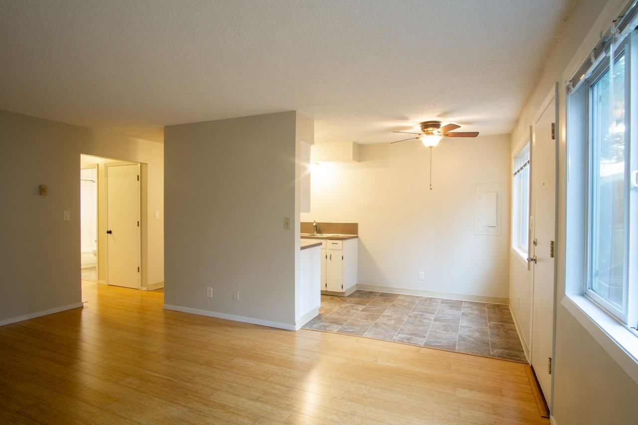 3725 Se Rhine St #B4 - Photo 4 of 11