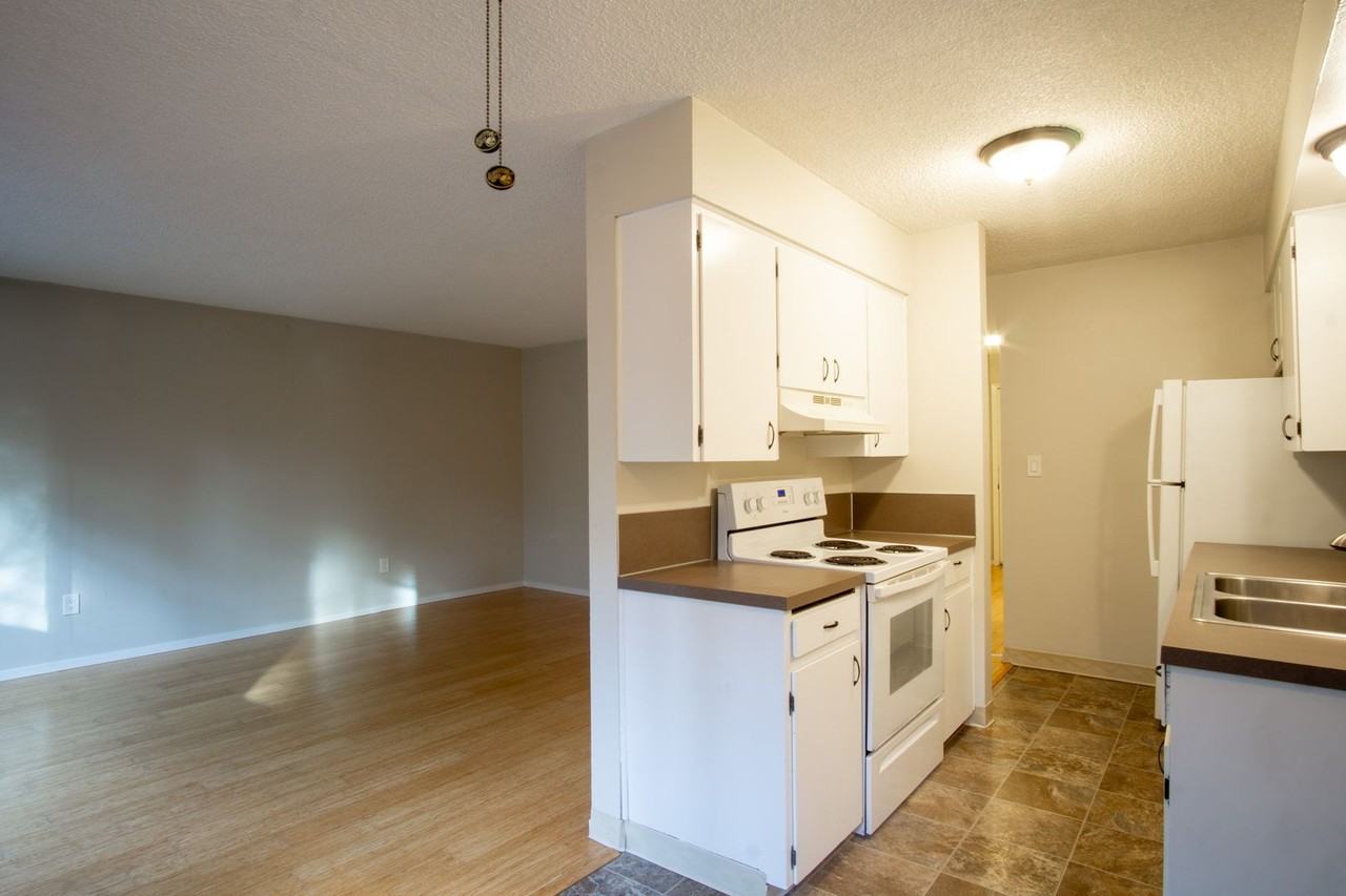 3725 Se Rhine St #B4 - Photo 5 of 11