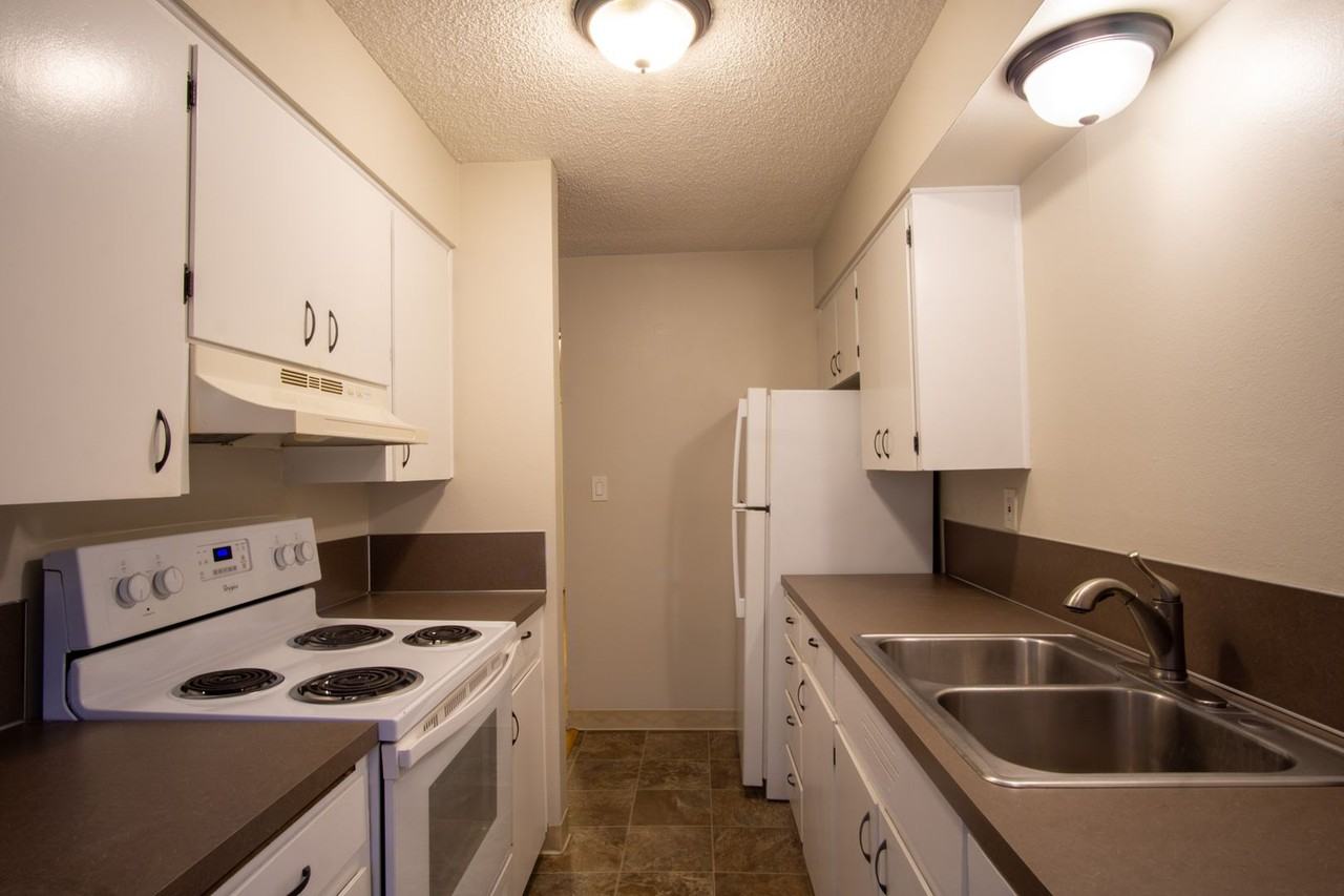 3725 Se Rhine St #B4 - Photo 6 of 11