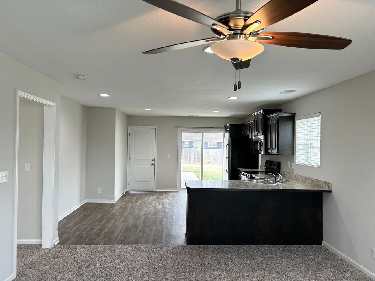 412 S Monroe St - Photo 3 of 18