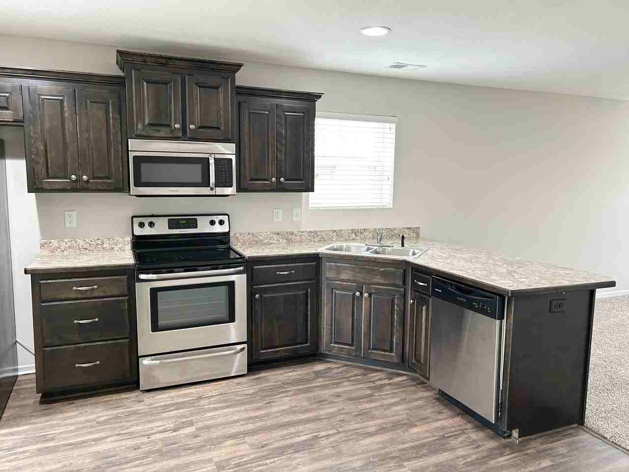 412 S Monroe St - Photo 5 of 18