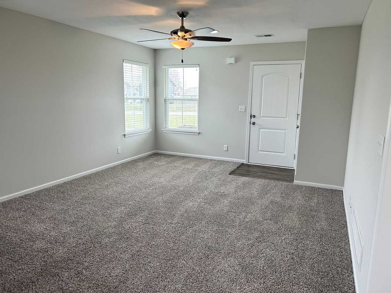 412 S Monroe St - Photo 6 of 18