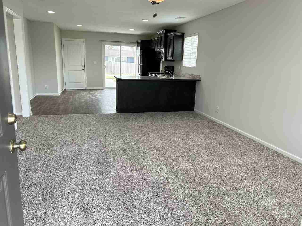 412 S Monroe St - Photo 7 of 18