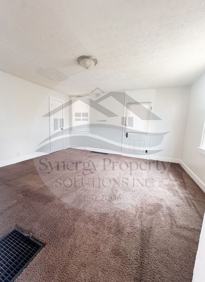 328 N Columbus St - Photo 4 of 10