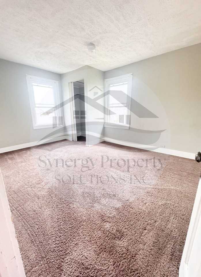 328 N Columbus St - Photo 5 of 10