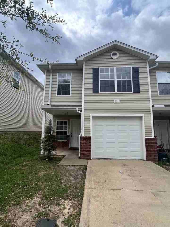 211 Johnson Ct - Photo 2 of 16