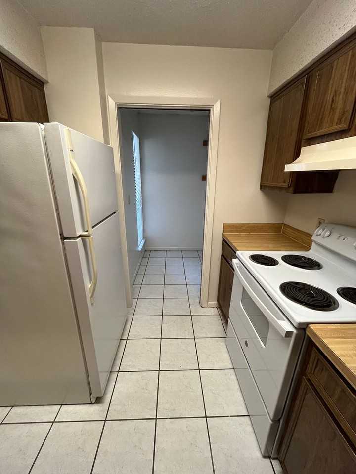 114 Classic Ct - Photo 4 of 23