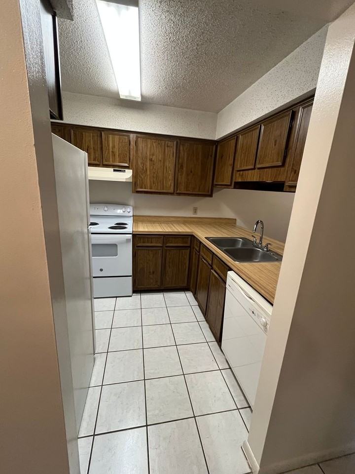 114 Classic Ct - Photo 5 of 23