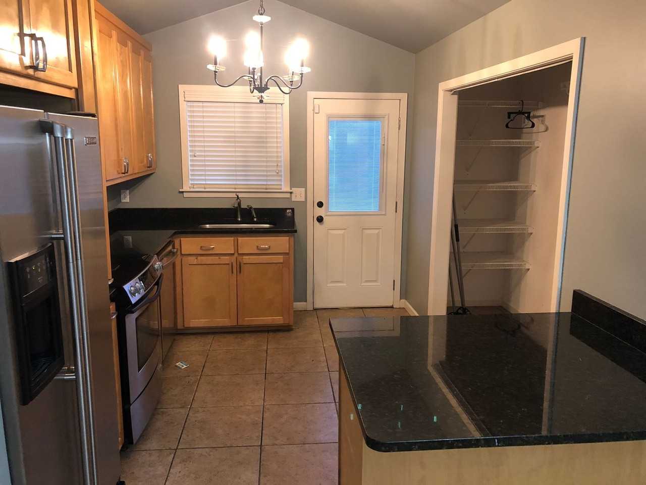 415 Central Ave - Photo 5 of 11