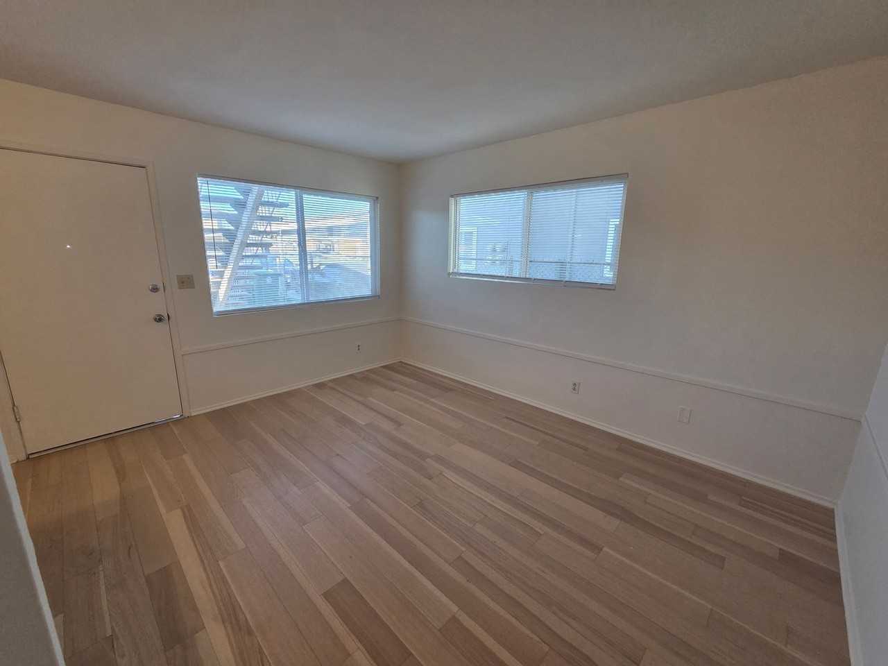 132 E A St - Photo 3 of 8