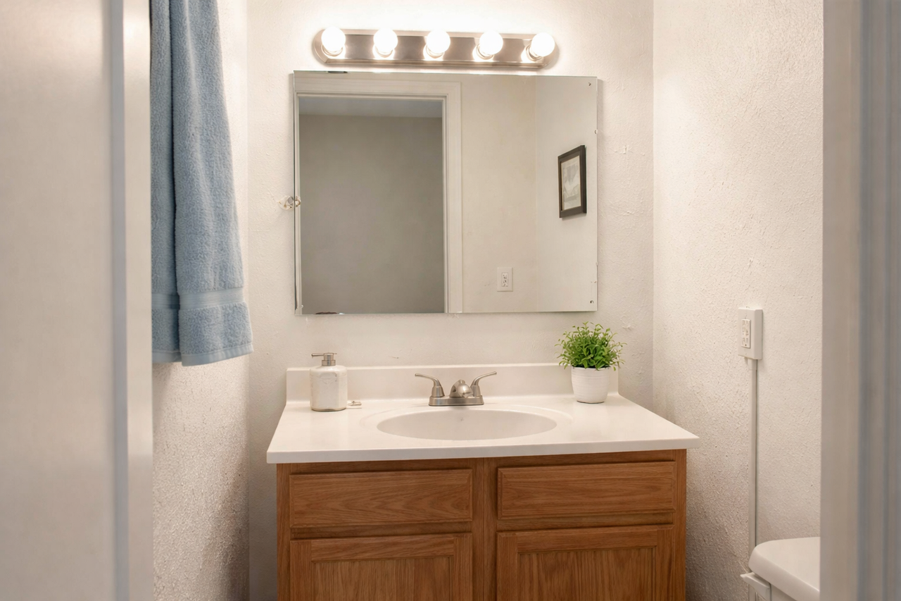 2711 Maple Ave Ne - Photo 5 of 7