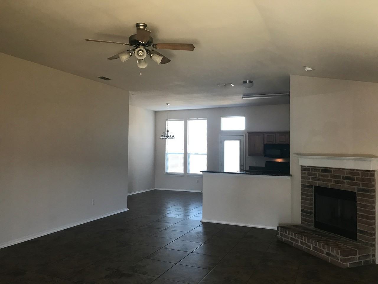 209 Mcclendon Ln - Photo 2 of 17
