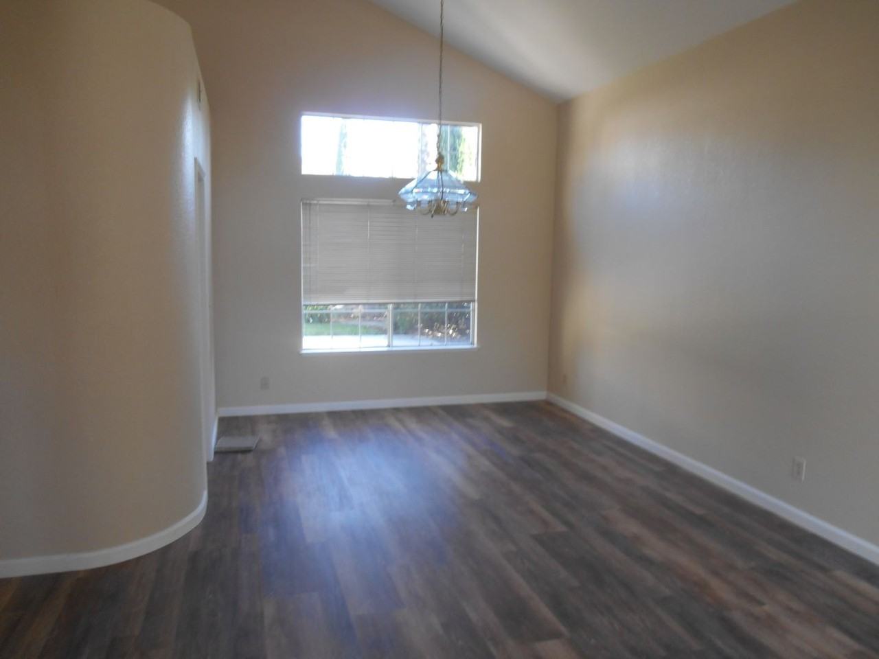 1187 Notre Dame Cir - Photo 2 of 11