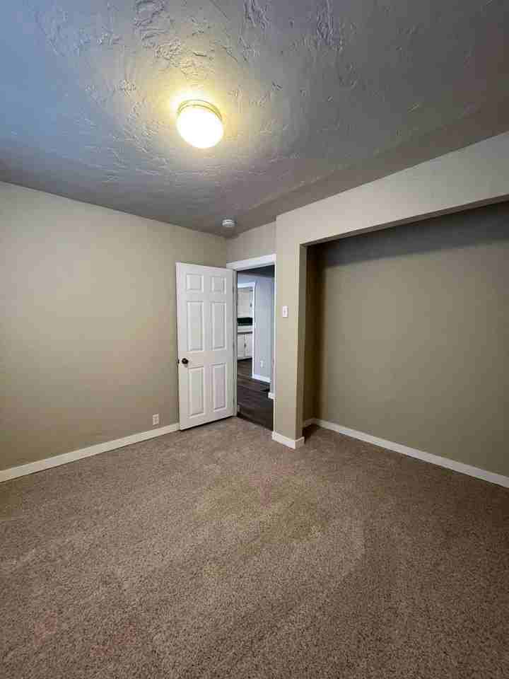 1028 5th Ave E - Photo 6 of 13