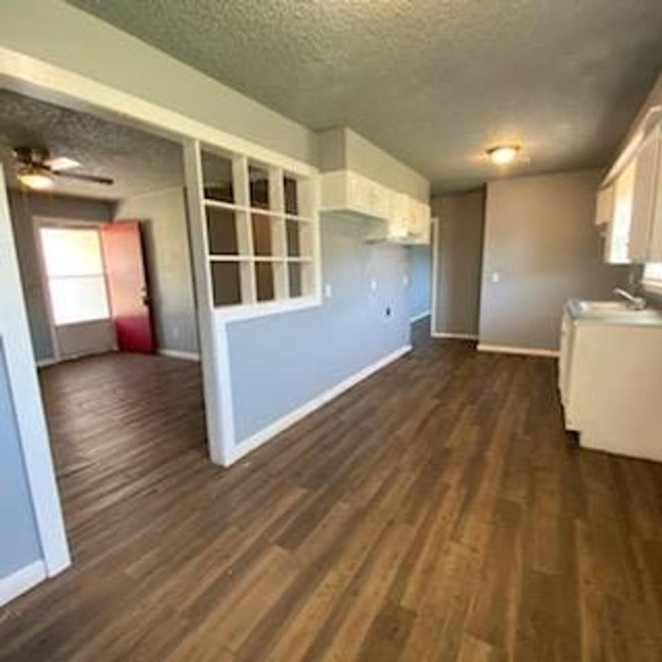 313 52nd St - Photo 5 of 14