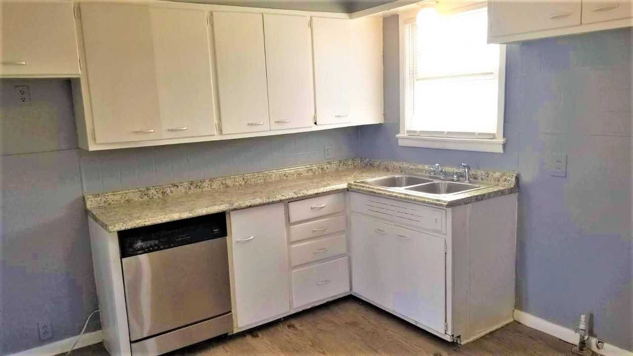 2035 63rd St - Photo 6 of 12