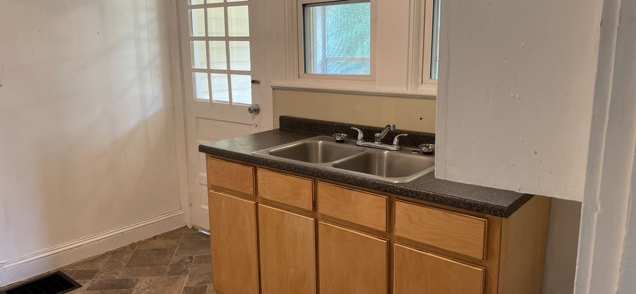 1520 Kings Rd - Photo 6 of 14