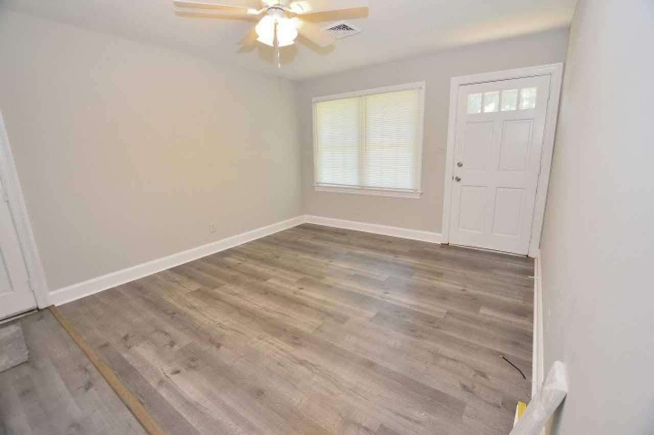 608 E Cockrell St - Photo 2 of 11