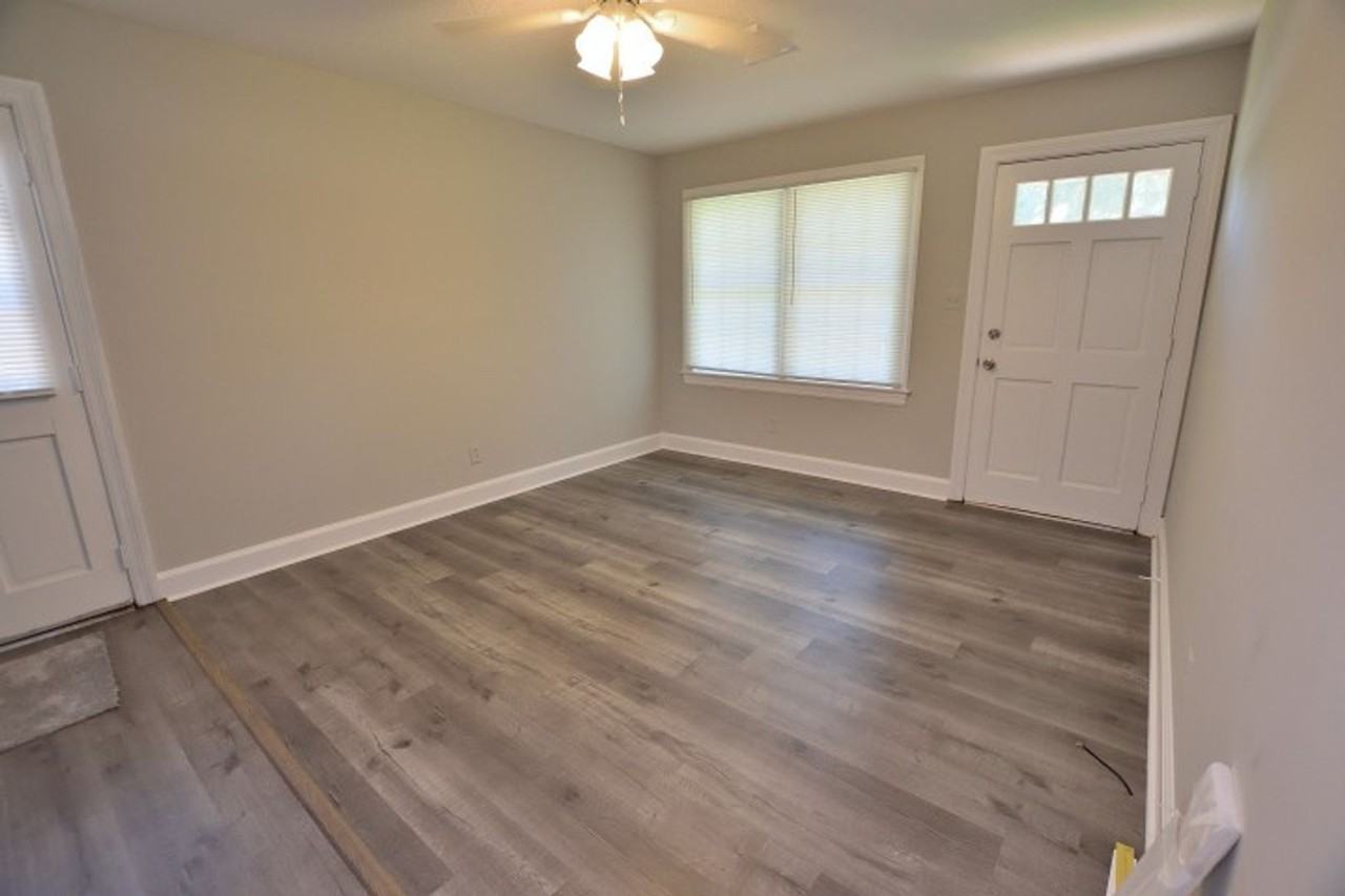 608 E Cockrell St - Photo 3 of 11