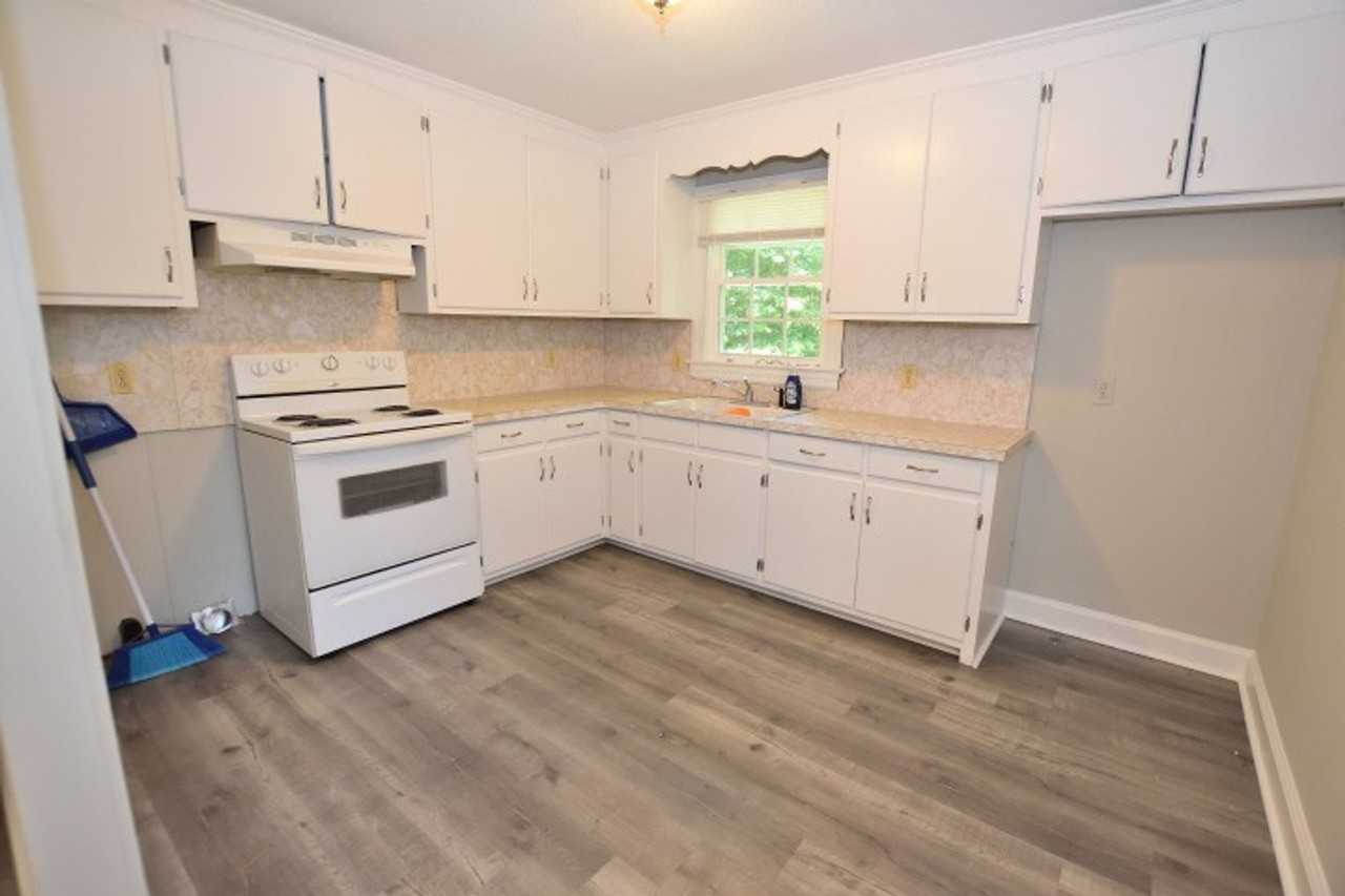 608 E Cockrell St - Photo 5 of 11