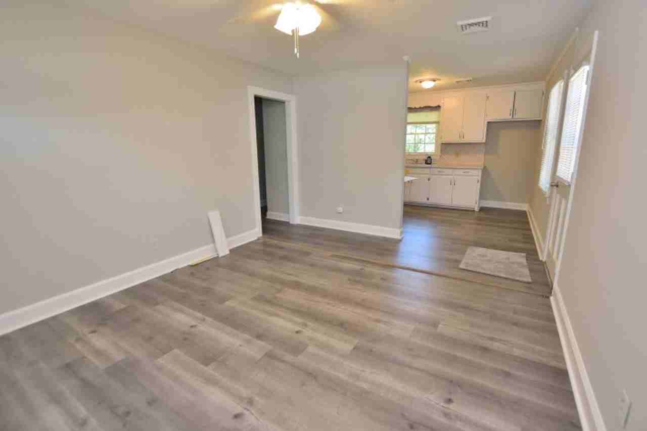 608 E Cockrell St - Photo 6 of 11