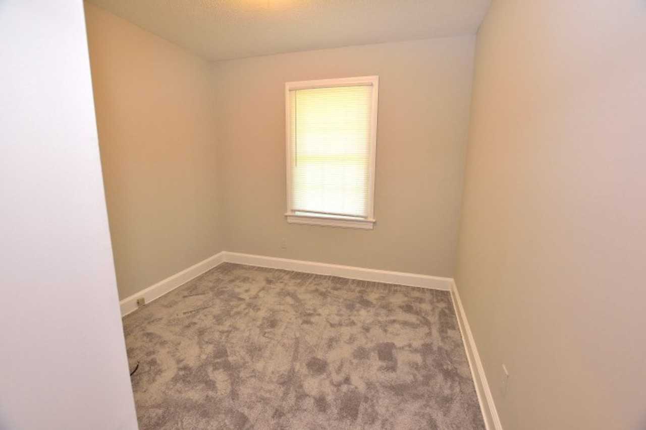 608 E Cockrell St - Photo 7 of 11