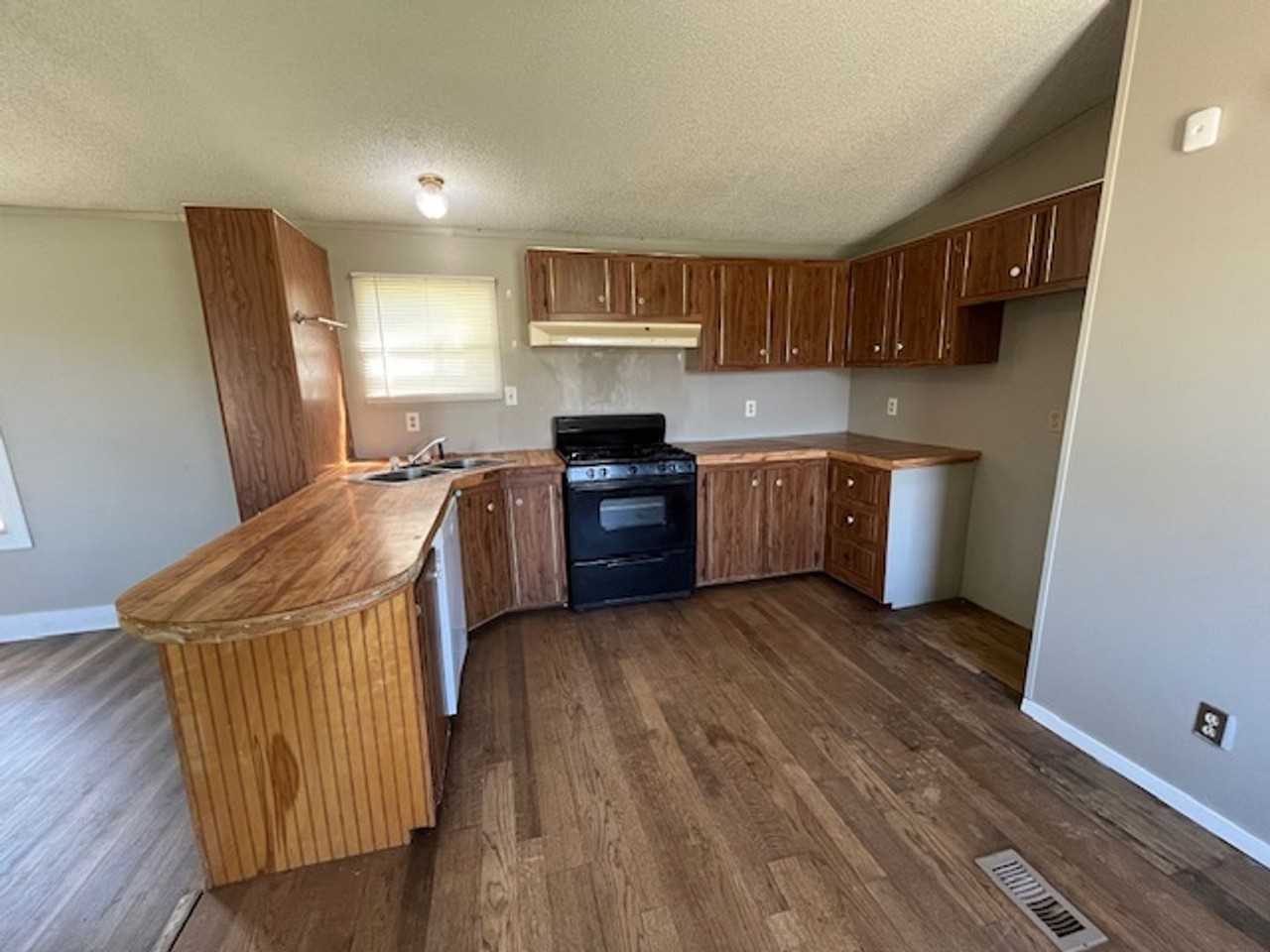 2833 Fogg Rd S - Photo 3 of 11