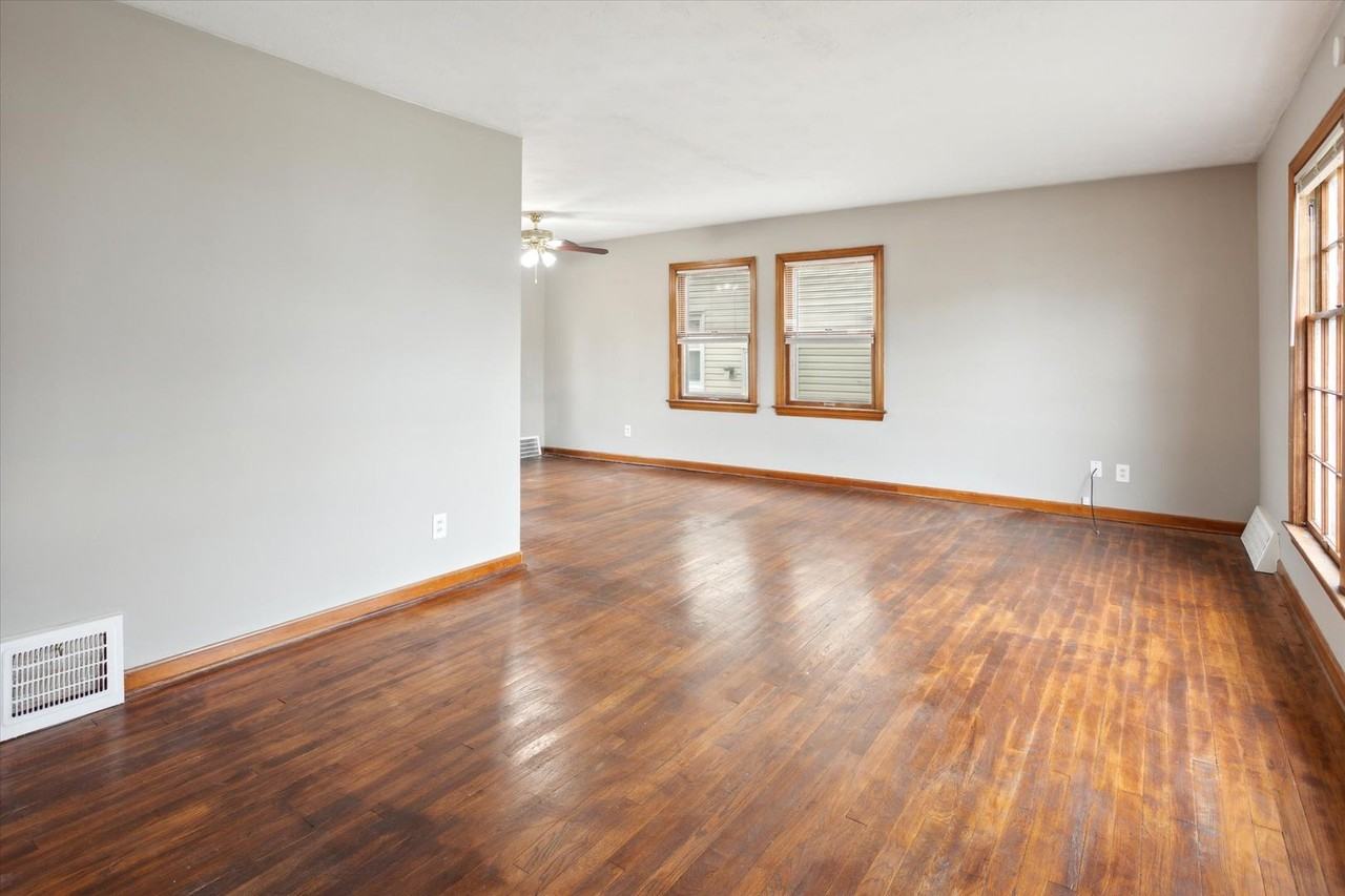 9504 S Highland Ave - Photo 6 of 28