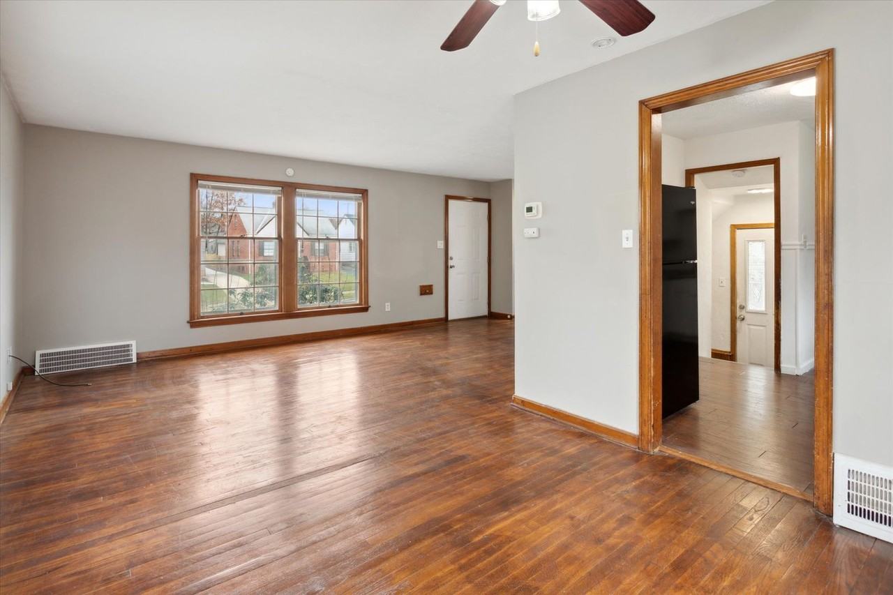 9504 S Highland Ave - Photo 7 of 28