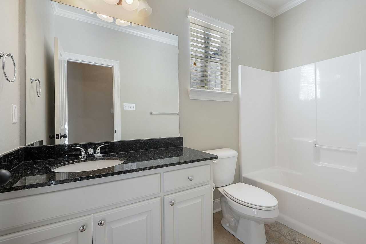 3114 Hudson Park Dr - Photo 3 of 12