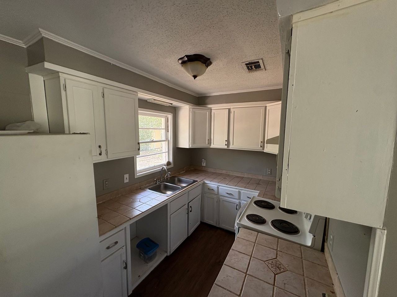 704 S 22nd Ave - Photo 4 of 10