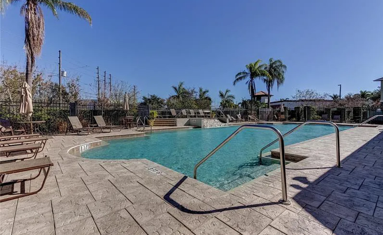 595 52nd Ave N - Photo 3 of 32