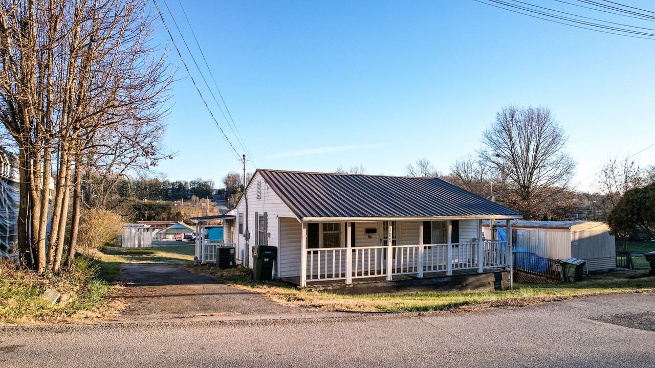 109 Chapel St - Photo 2 of 22