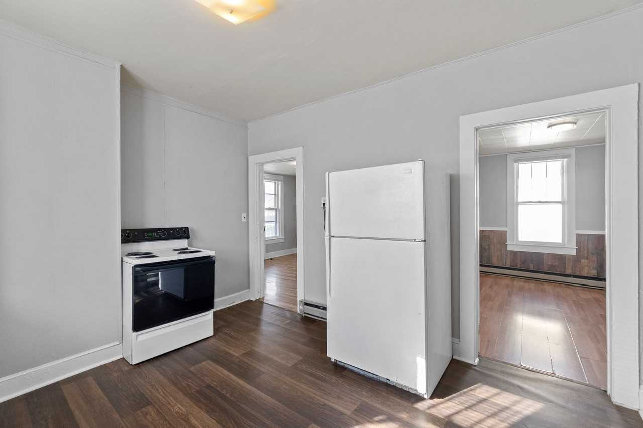 1008 N Boone St - Photo 5 of 23