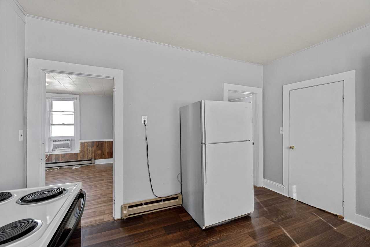 1008 N Boone St - Photo 6 of 23