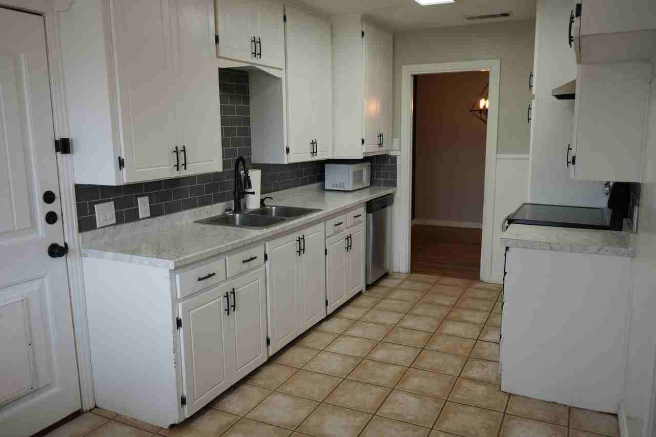 3813 33rd St - Photo 3 of 13