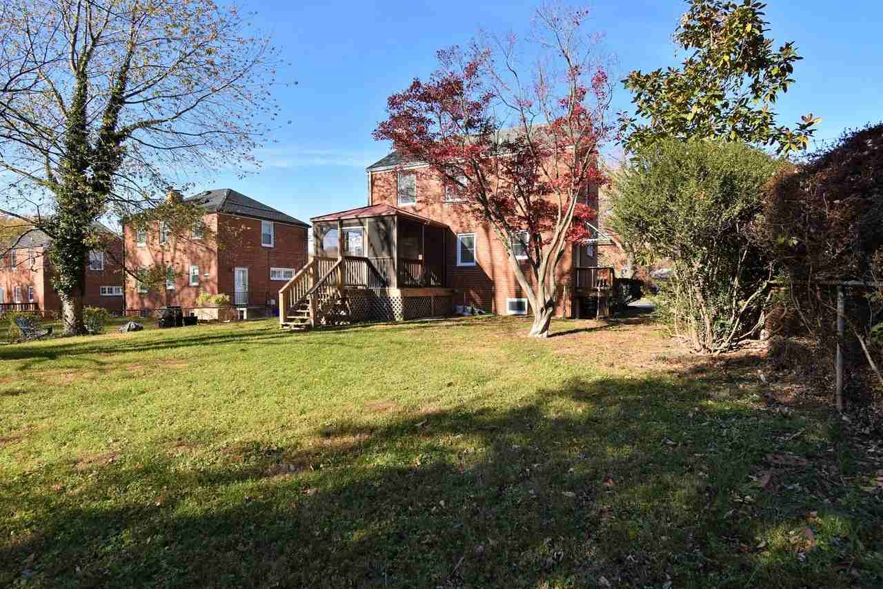 2302 Dexter Ave - Photo 3 of 26