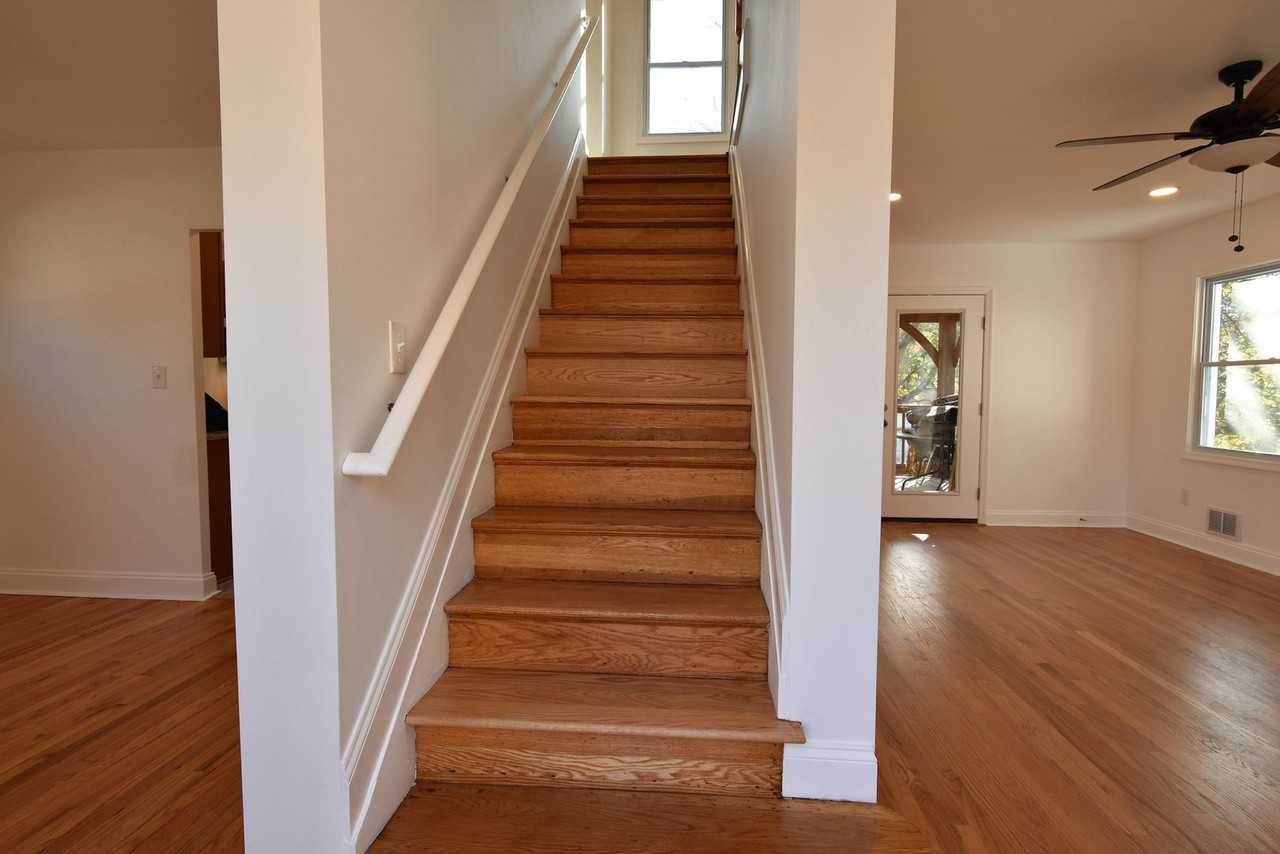 2302 Dexter Ave - Photo 4 of 26