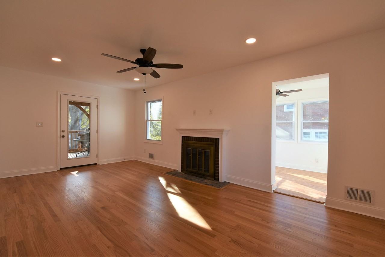 2302 Dexter Ave - Photo 5 of 26