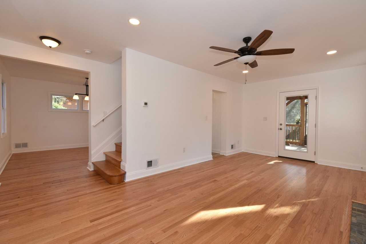 2302 Dexter Ave - Photo 6 of 26