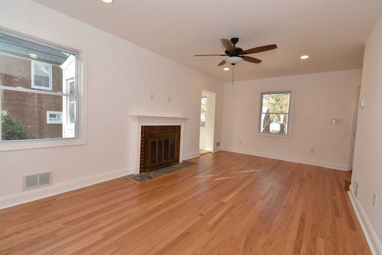 2302 Dexter Ave - Photo 7 of 26