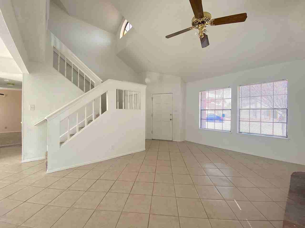 10913 Joe Dimaggio Cir - Photo 3 of 20