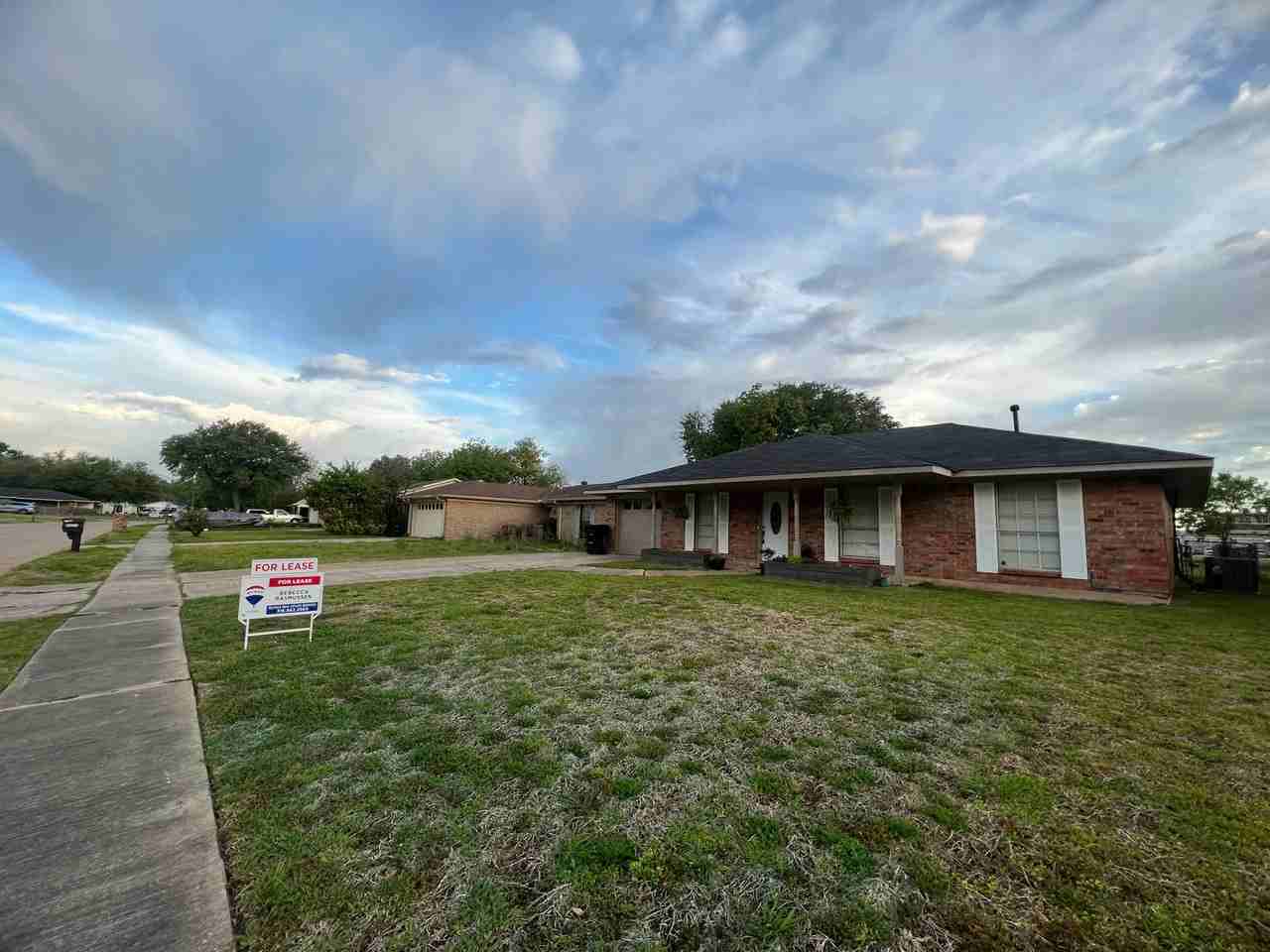 2527 Tilman Dr - Photo 2 of 21