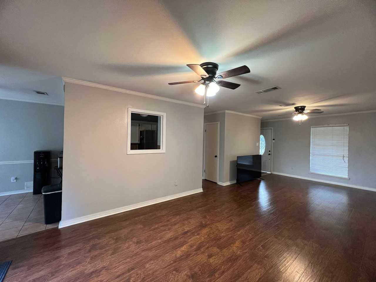 2527 Tilman Dr - Photo 4 of 21