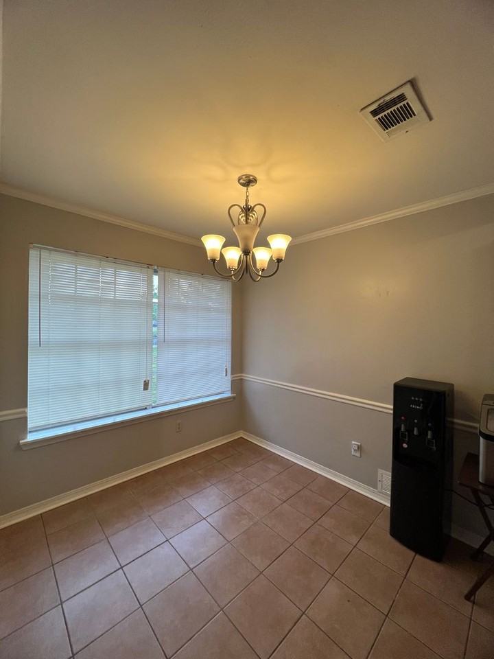 2527 Tilman Dr - Photo 6 of 21